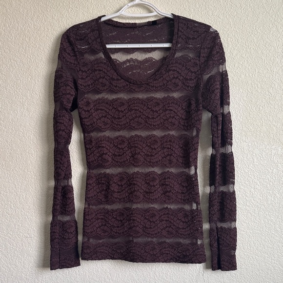 Buckle Tops - Women’s Buckle Elegant Lace Long Sleeve Top - Maroon Small